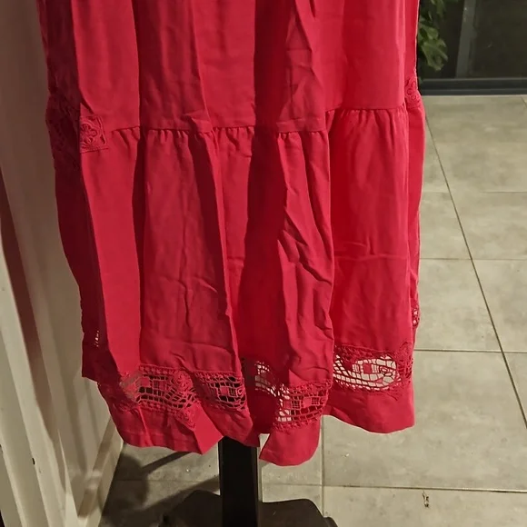 Hot Pink linen dess with broderie lace - Picture 3 of 4